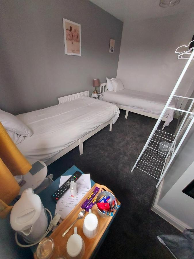 Harbour Guest House Амбъл Екстериор снимка