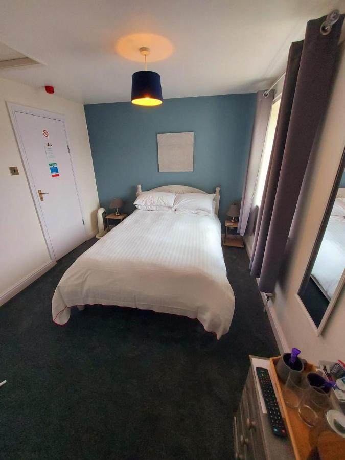 Harbour Guest House Амбъл Екстериор снимка