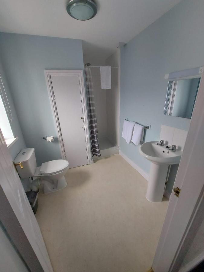 Harbour Guest House Амбъл Екстериор снимка