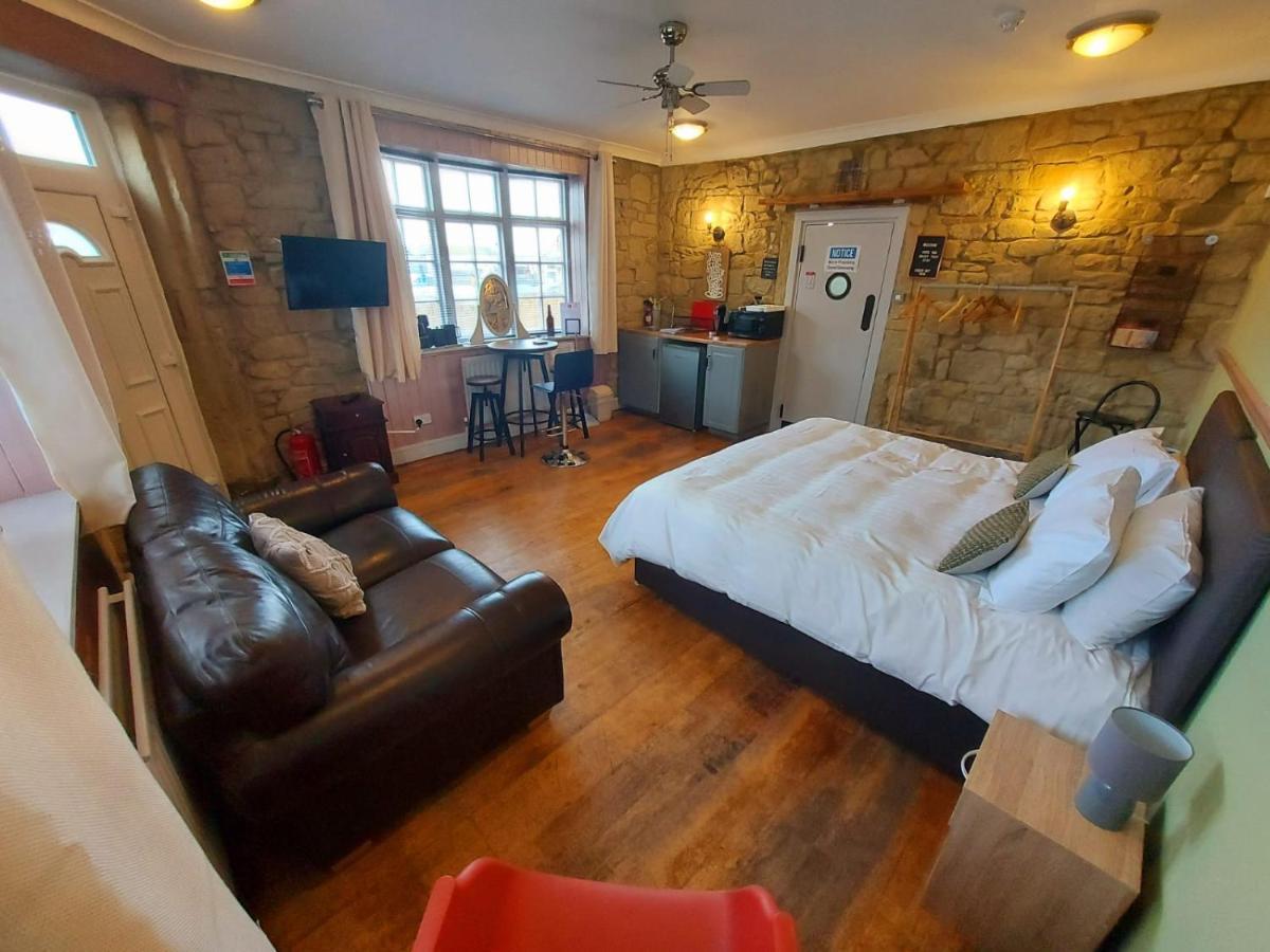 Harbour Guest House Амбъл Екстериор снимка