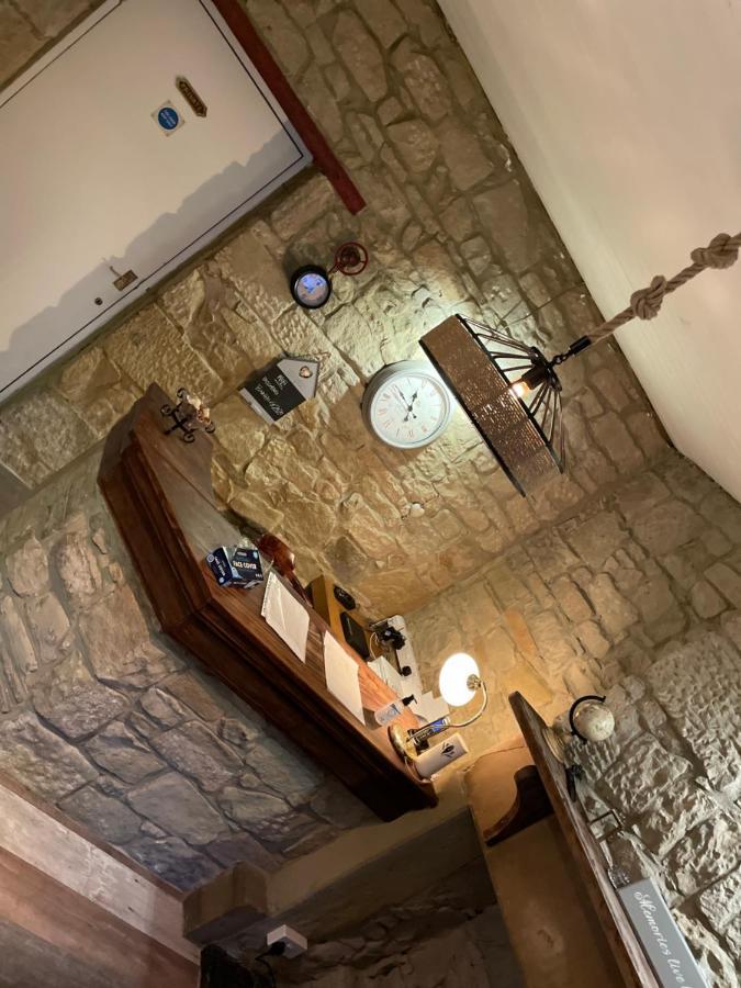 Harbour Guest House Амбъл Екстериор снимка