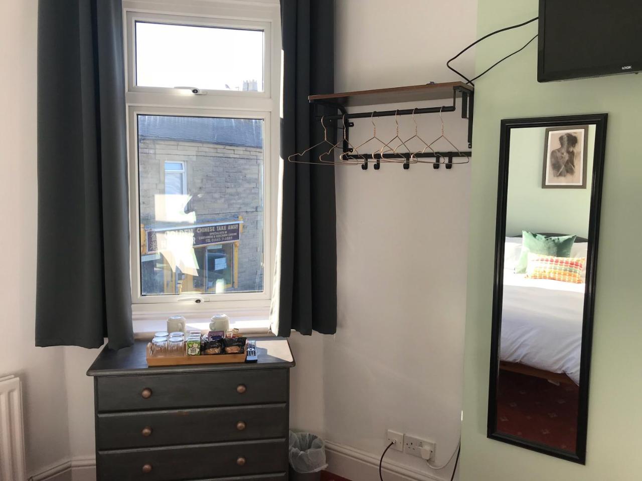 Harbour Guest House Амбъл Екстериор снимка